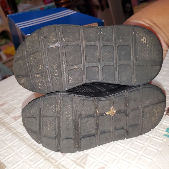 Toddler addias size 8k unisex - Picture 6 of 6